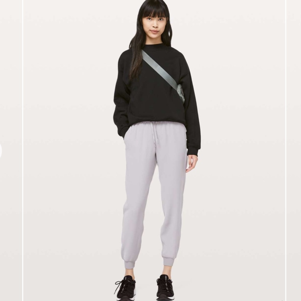 Lululemon On The Fly Jogger Silverscreen